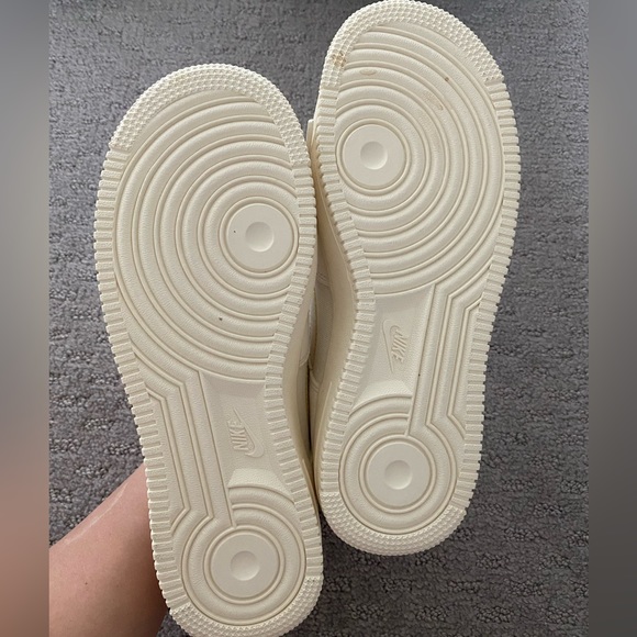 Women's Nike Airforce 1 07's - Picture 9 of 13